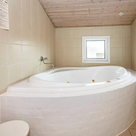 Tatil Evi Three-bedroom Holiday In Henne 2 Henne Strand